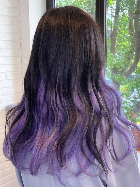 black wavy hair with purple underneath color End Hair Color Ideas, Hidden Hair Color Brown, Asian Coloured Hair, Cute Hair Dye For Brown Hair, Fashion Hair Color Trends 2023, Hairdye Ideas For Black Hair, Hair Color Ends, Purple Hair Ends, Ends Of Hair Dyed