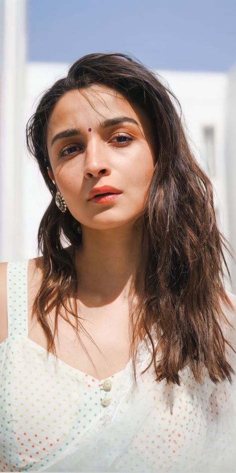 Gangubai Kathiawadi, Jenner Girls, Alia Bhatt Photoshoot, Celebrity Casual Outfits, Actors Images, Alia Bhatt, Bollywood Actors, Actress Photos, Titanic