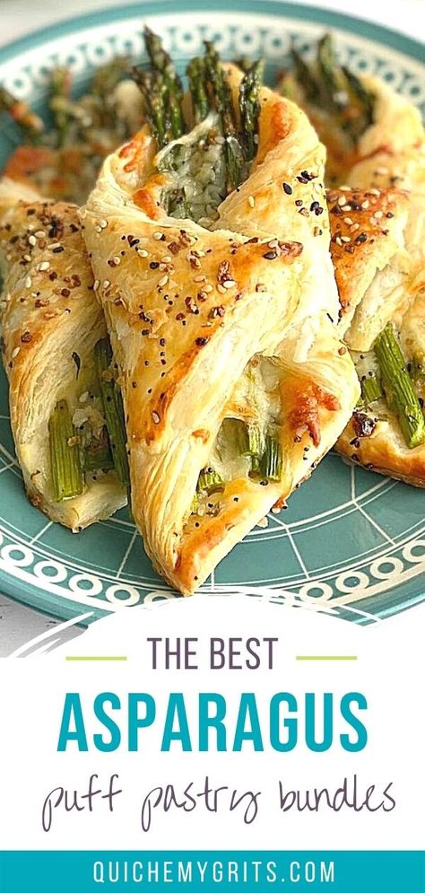 asparagus bundles on a blue plate. Asparagus Puff Pastry Bundles, Puff Pastry Bundles, Puff Pastry Recipes Savory, Easy Puff Pastry Recipe, Savory Puff Pastry, Easy Pastry Recipes, Prosciutto Asparagus, Puff Pastries, Pasta Fillo