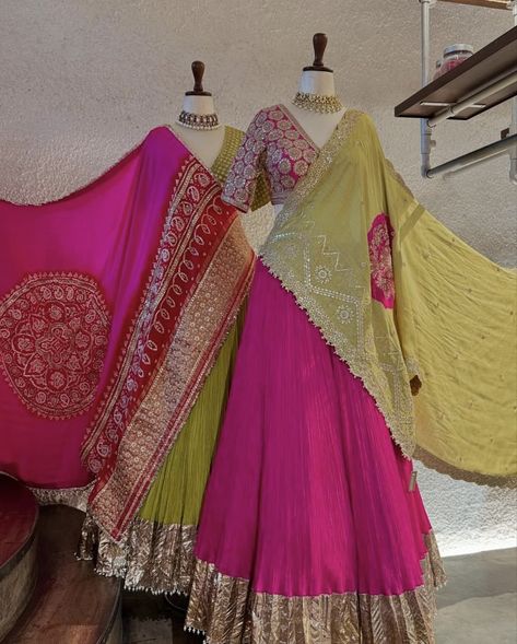 Saree Chaniya Choli Style, Patan Patola Lehenga, Bandhani Lehenga Designs, Bandhani Chaniya Choli Designs, Bandini Dresses, Bandhani Chaniya Choli, Bridal Chaniya Choli, Bandhani Anarkali, Bandhej Lehenga