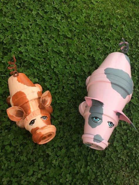 Clay pot terra cotta pig Clay Pot Pigs Diy, Succulent Pot Ideas Diy Mini Gardens, Pig Flower Pot, Terra Cotta Pot Animals, Cow Pot, Pot Animals, Terra Cotta Pot Crafts Diy, Clay Pot Projects, Flower Pot People