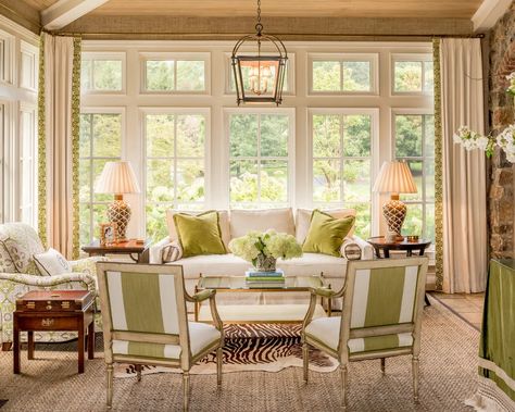 Sunroom Remodel, Sunroom Ideas, Sunroom Decorating, Sunroom Designs, Traditional Interior Design, Pretty Room, Dream Living, Traditional Living Room, A Living Room