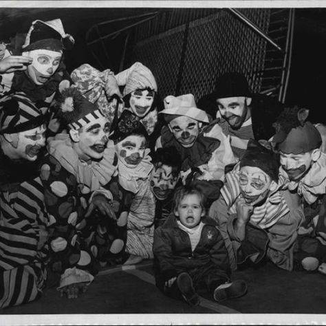 classic clown phobia Clown Phobia, Vintage Bizarre, Vintage Clowns, Creepy Old Photos, Famous Clowns, Cirque Vintage, Dark Circus, Steve Burton, Creepy Vintage