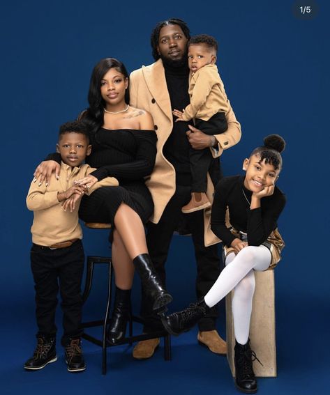 Clothing Ideas For Fall Family Pictures, Leather Family Photoshoot, Luxury Black Family Photoshoot, Black Family Pictures Outfits, Family Thanksgiving Pictures Photo Ideas, Family Photo Christmas Outfits, Family Pictures Black People, Family Photoshoot Black People, All Black Family Photoshoot Outfits