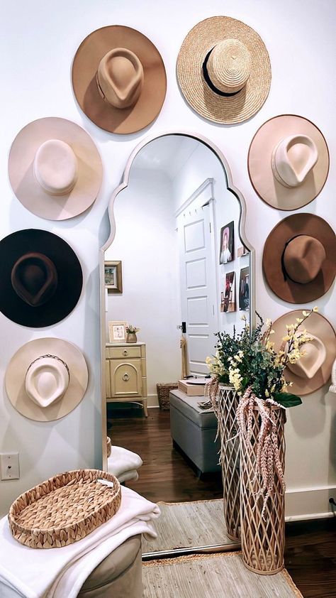 Western Bedroom Ideas White Furniture, Shabby Chic Western Bedroom, Nashville Living Room Decor, Western Hat Wall Display, Southern Living Room Ideas, Cowgirl Dorm Room Ideas, Pink Western Home Decor, Modern Cowgirl Bedroom, Feminine Western Bedroom