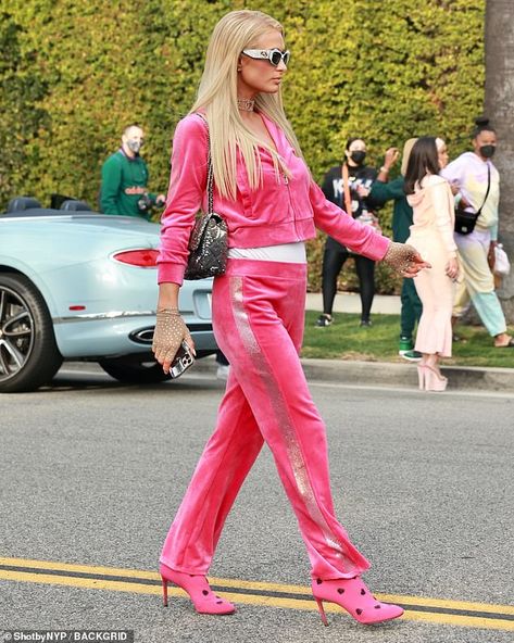 Paris Hilton and Saweetie sport Juicy Couture tracksuits for shoot Paris Hilton 90s Style, Paris Hilton 2000s Juicy Couture, Couture, Croquis, Paris Hilton 2000s Tracksuit, Juicy Couture Halloween Costume, Paris Hilton Juicy Tracksuit, Hot Pink Juicy Couture Tracksuit, Paris Hilton Pink Tracksuit