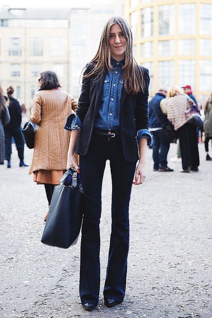 Flare Jeans Outfit, Interview Outfits, Black Flare Jeans, Denim Street Style, Look Jean, Spring Fashion Outfits, Cooler Look, Outfit Trends, Interview Outfit