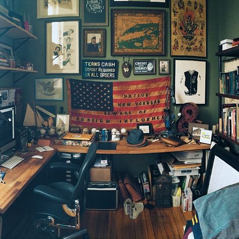 Masculine office Man Study Room, Restaurants Background, Office Ideas For Men, Jon Contino, Storage Barn, Bedroom Workspace, Gear Room, Man Cave Office, Studio Wall