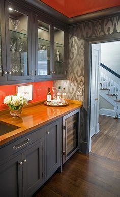 Grey and Orange Kitchen Orange Kitchen Walls, Bar Closet, Orange Kitchen Decor, Kitchen Grey, Серая Кухня, Orange Home Decor, Farmhouse Kitchen Cabinets, Orange Kitchen, Red Kitchen