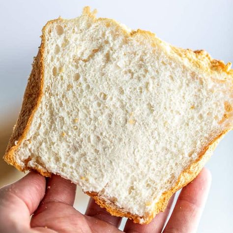 Trying to go keto, but having a craving for bread, or need a quick sandwich for lunch? This keto cloud bread loaf is a keto bread recipe made using egg whites and protein powder, and tastes just like real white bread. Keto Egg White Powder Bread, Keto Egg Whites Recipes, Eggwhite Keto Bread, Zero Carb Protein Bread, Keto Fluffy Bread, Egg White Keto Bread, Liquid Egg Whites Recipes, Egg White Bread Low Carb, Egg White Cloud Bread