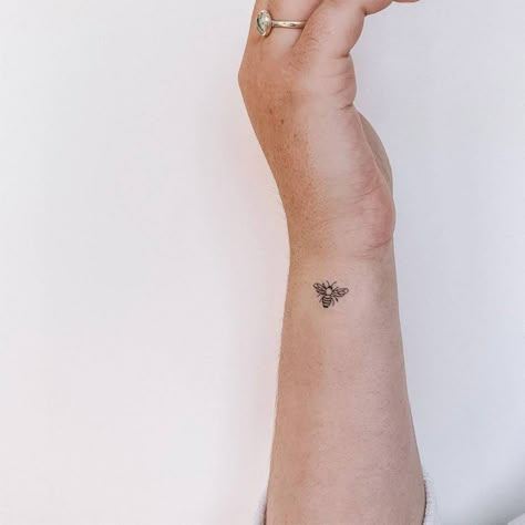 Line Bee Tattoo, Fine Line Bee Tattoo, Tattoo Bee, Small Bee Tattoo, Tattoo On The Wrist, Bumble Bee Tattoo, Fine Line Tattoo, Tattoo Now, Small Tattoos Simple