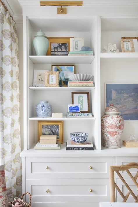 Styled Office Shelves, Grandmellinial Decor, Dramatic Decor, Bookcases Ideas, Coastal Guest Bedroom, Styled Shelves, Classic House Interior Design, Office Shelves, England Lifestyle