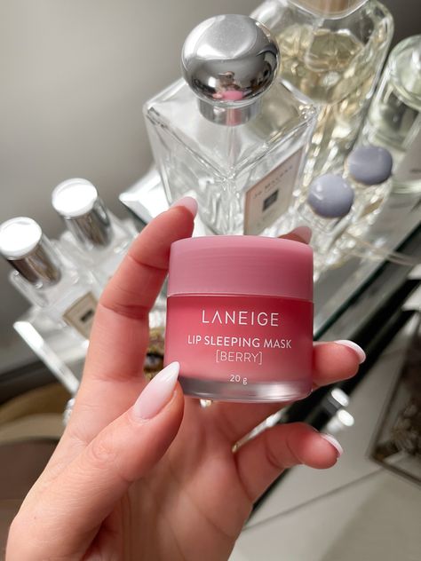 Laneige Lip Sleeping Mask Berry, Hydrated Lips Aesthetic, Laneige Lip Sleeping Mask Aesthetic, Lips Hydration, Laneige Lip Balm, Laneige Lip Mask, Hydrated Lips, Laneige Lip, Lip Balm Collection