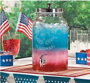 Patriotic Punch for the Summer Holidays from Between Naps on the Porch. Patriotic Punch, Fruit Punch Recipe, Fourth Of July Food, Beverage Dispenser, Boda Mexicana, Festive Drinks, 4th Of July Celebration, Punch Recipes, Patriotic Holidays