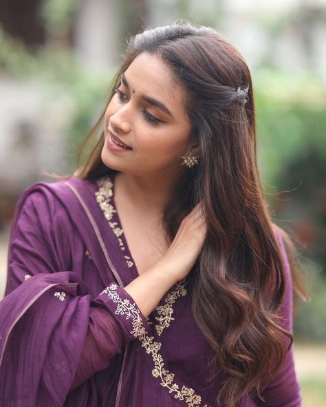 Our favourite photo of Keerthy Suresh Anarkali Suit Hairstyle, Chudithar Hairstyle, Hairstyle For Long Hair For Saree, Anarkali Dress Hairstyles, Hairstyle On Suit For Girls, Hairstyle For Anarkali Dress, Hairstyles For Anarkali Dress, Hairstyles With Suits Indian, Hairstyles For Saree Indian