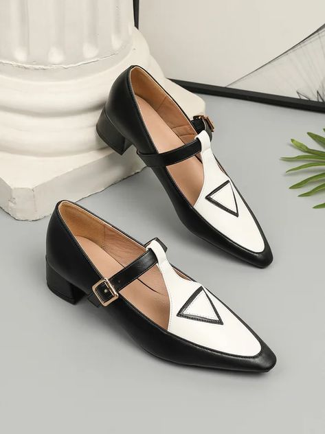 Block heel shoes