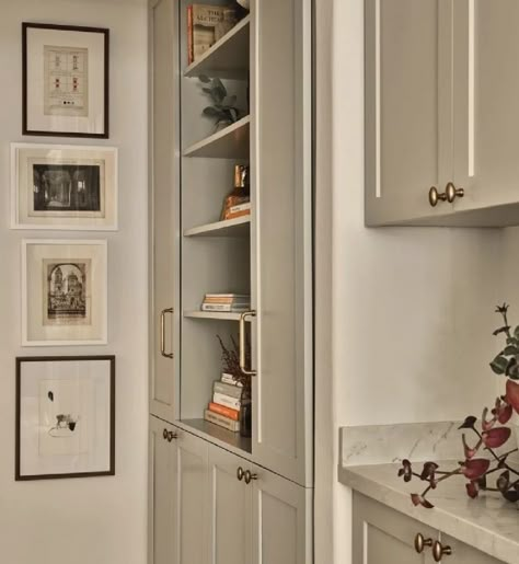 Farrow And Ball Kitchen, Wimborne White, Reno Kitchen, Country Style Interiors, Calm Colors, Kitchen 2021, Lake House Kitchen, Cabinet Paint Colors, New Home Build