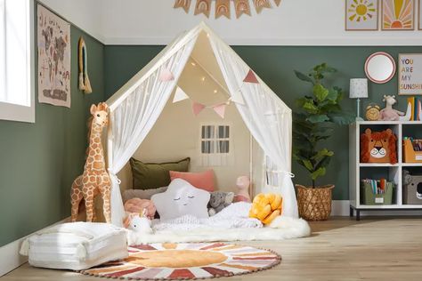 18 DIY Play Tents and Forts That'll Capture Kids' Hearts Play Tent Decorating Ideas, Kids Play Tent Diy, Diy Play Tent, Play Tent Diy, Tent Kids Room, Diy Kids Tent, Tent Room, Kids Forts, Diy Tent