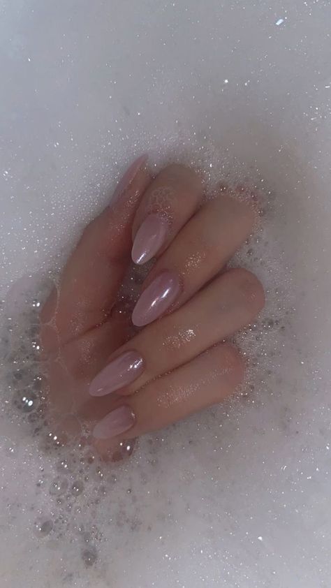 Pearl Nude Nails, Bubble Bath Toe Nails, Simple Pearl Nails, Bubble Bath Nails With Chrome, Nude Aesthetic Nails, Nude Pearl Nails, Bubble Bath Nails With Design, Pearl Powder Nails, Nude Pink Nails With Design