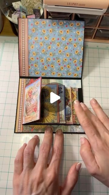 Scrapbook Pull Tab, Stamperia Cards Tutorials, How To Make Scrapbook Tutorials, Scrapbook Tutorial Step By Step, Stamperia Paper Scrapbooking, Pop Up Book Ideas, Pop Up Tutorial, Simple Scrapbooking Layouts, Diy Mini Album Tutorial