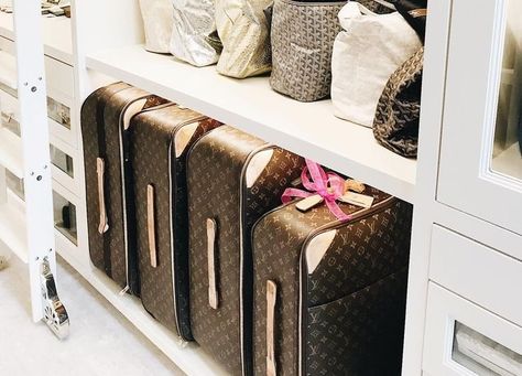 Luggage Storage Ideas Closet, Elegant Dressing, Suitcase Storage, Walk In Closet Design, Closet Design Layout, Bedroom Closet Design, Dressing Rooms, Handcrafted Furniture, Dressing Area