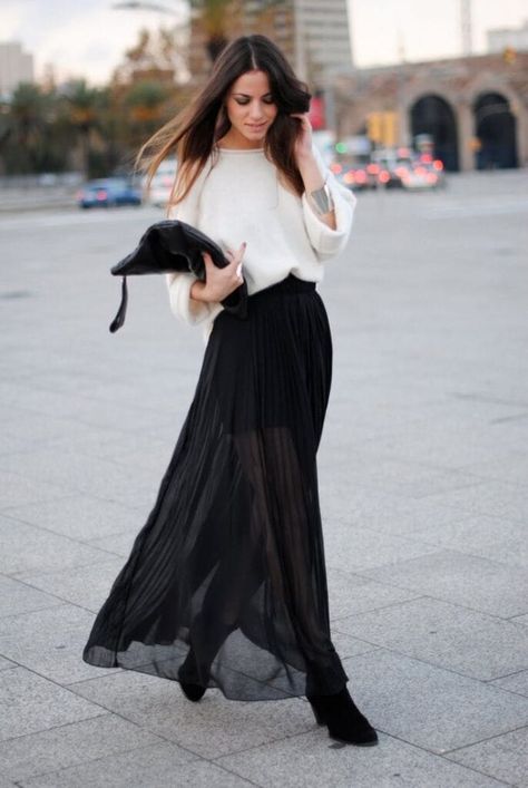 Sheer Maxi Skirt, Skirt Ideas, Maxi Rok, Black Maxi Skirt, Skirt Trends, Sheer Skirt, Looks Street Style, Outfit Trends, Sarah Jessica Parker