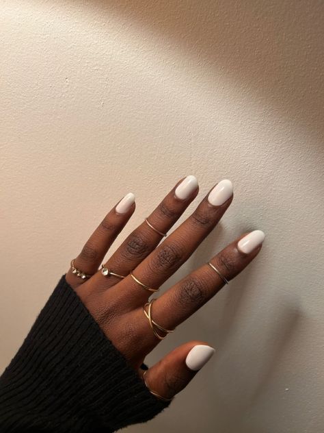 Nails That Look Good On Brown Skin, Simple Nails Tan Skin, Gel Polish On Natural Nails Black Women, Black Woman Manicure, Nail Polish Black Women, Black Hands Nails, Nailpaints For Brown Skin, Nails For Black Women Dark Skin, Black Skin Nails