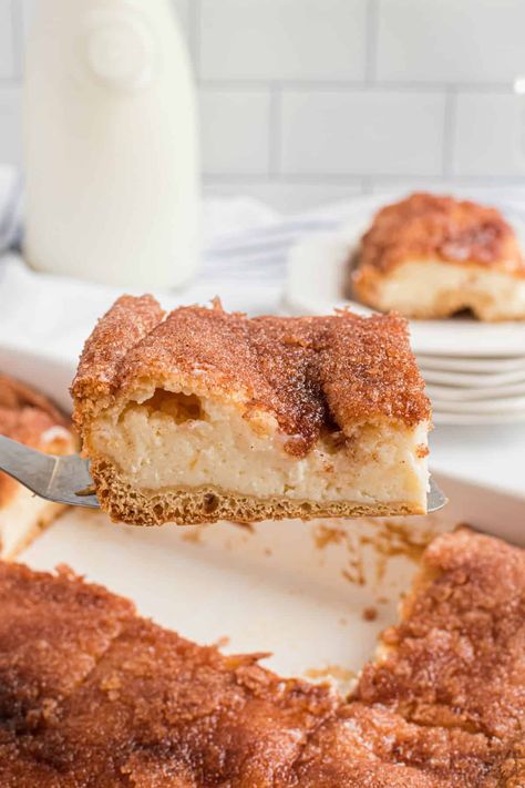 Sopapilla Cheesecake (Easy Recipe) Sopapilla Cake Recipe, Sopapilla Cake, Sopapilla Cheesecake Recipe, Baking Cupboard, Sopapilla Cheesecake Bars, Sopapilla Cheesecake, Churro Cheesecake, Cream Cheese Crescent Rolls, Shugary Sweets