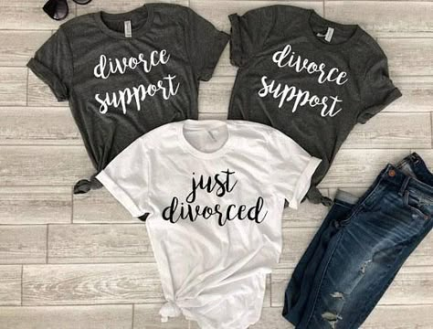 Just Divorced T-shirt Divorce Pictures, After Divorce Photoshoot, Divorce Day, Divorce Celebration Ideas, Divorce Party Cake, Divorced Party, Divorce Party Invitations, Divorce Photoshoot, Divorce Party Decorations