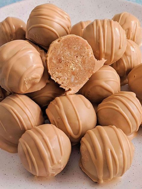 Caramilk Recipes, Condensed Milk Truffles, Condensed Milk Recipes Desserts, Caramel Recipe Easy, Chocolate Tarts Recipe, Homemade Chocolate Truffles, Easy Truffles, Homemade Truffles, Dessert Truffles