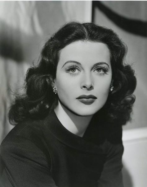 BEAUTIFUL HEDY LAMARR PICTURES 1940s Makeup, Jean Simmons, Hedy Lamarr, Vintage Hollywood Glamour, Some Beautiful Pictures, Vivien Leigh, Styles Ideas, Look Retro, Classic Actresses