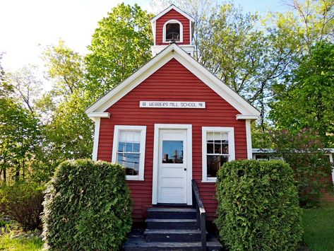 Lincoln Maine / Webber's Mill School House / Built for the princely sum of $150, the little one room schoolhouse served as a school from 1892 until 1924 or 1925 when a new school was built and this school was sold. School House Interior Design, School House Aesthetic, Schoolhouse Exterior, Lincoln Maine, Private Kindergarten, One Room School House, England School, One Room Schoolhouse, Artistic Architecture