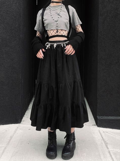 Cool Outfit Ideas Edgy, Alternative Fancy Outfit, Witchy Clothing Outfits, Alt Outfits Long Skirt, Goth Whimsical Outfits, Street Goth Fashion, Dark Academia Goth Outfit, Urbex Outfit, Goth Long Skirt Outfit