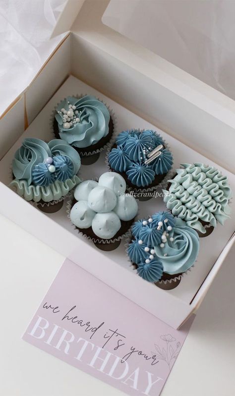 37. Blue Tone cupcakes A box of sweet confection like this, that sure will put a big smile on their faces. These blue tone... Deer Flowers, Rose Cupcake, Purple Cupcakes, Cupcake Decorating Tips, Fancy Cupcakes, Blue Cupcakes, Pretty Cupcakes, Cupcake Cake Designs, Buttercream Cupcakes