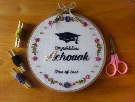 Embroidery ,, broderie modern Graduation Hoop Embroidery, Graduation Embroidery Patterns, Embroidery Graduation Design, Graduation Embroidery, Embroider Ideas, Modern Hand Embroidery Patterns, Modern Hand Embroidery, Embroidery Hoop Art Diy, Miniature Embroidery