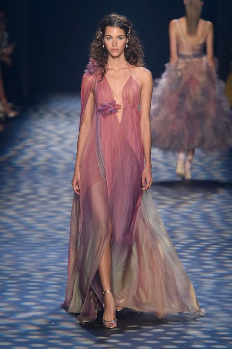 Marchesa Spring/Summer 2017 Dreamy Outfits Aesthetic, Marchesa Spring, Runway Beauty, Runway Dresses, Fashion Week Runway, Spring Summer Dress, Marchesa, Spring 2017, Fancy Dresses