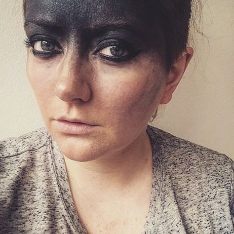 Ever So Juliet | UK Lifestyle, Beauty & Baking blog: HALLOWEEN HOW TO: FURIOSA (MAD MAX) MAKEUP Furiosa Makeup, Mad Max Make Up Ideas, Mad Max Halloween, Mad Max Halloween Costume For Women, Mad Max Costume Stranger Things, Mad Max Capable, Max Makeup, Afrika Burn, Cream Eyeliner