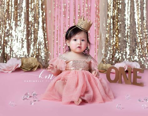 Pink and gold cake smash, cake smash photo, Karimelly Photography Smash Cake Girl, Gold Cake, Pink Photo, Barbie Cake, Princess Theme, Cake Smash Photos, Baby Princess, Birthday Meme, Baby Themes