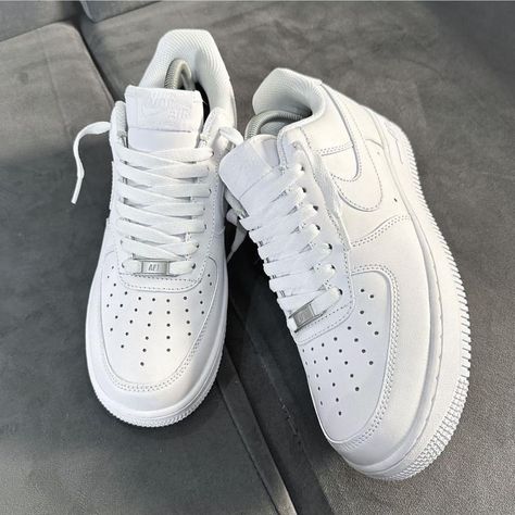 Nike Air Force Mid, Nike Casual Shoes, Nike Original, Shoes Wallpaper, Shoe Wishlist, Shoe Inspo, Swag Shoes, Painted Shoes, Pretty Shoes