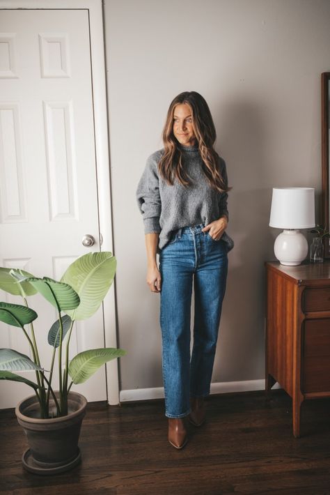 Tight Jeans Outfit Casual, Business Casual Jeans, Straight Jeans Outfit, Jeans Outfit For Work, Straight Leg Jeans Outfits, Boots Outfit Ankle, Jeans Outfit Winter, Winter Capsule, Jeans Outfit Casual