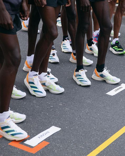 Race Day Aesthetic, People Running Aesthetic, Runners Aesthetic, Sport Moodboard, Running Campaign, Running Aesthetics, Discipline Over Motivation, 16 Week Marathon Training Plan, Creative Fashion Design