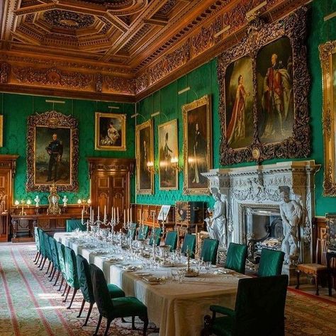 Sotheby's Institute of Art on Instagram: “💚Emerald green with envy over this somptuous dining room!⁠ Victorian Castle, Alnwick Castle, Palace Interior, Castle Aesthetic, Charleston Homes, Castles Interior, English Manor, Castle House, Mansion Interior