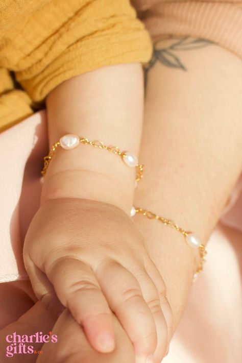 Best Baby Girl Gifts, Baby Bracelet Gold, New Born Baby Girl, Toddler Bracelet, Breastmilk Jewelry, Gold Rings Simple, New Born Baby, Baby Bracelet