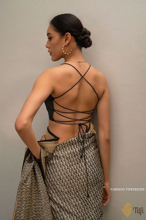 Black Blouse Designs, Saree Jackets, Simple Saree Designs, Sari Design, Choli Blouse, Backless Blouse Designs, Fashionable Saree Blouse Designs, Blouse Back Neck Designs, Sari Blouse Designs