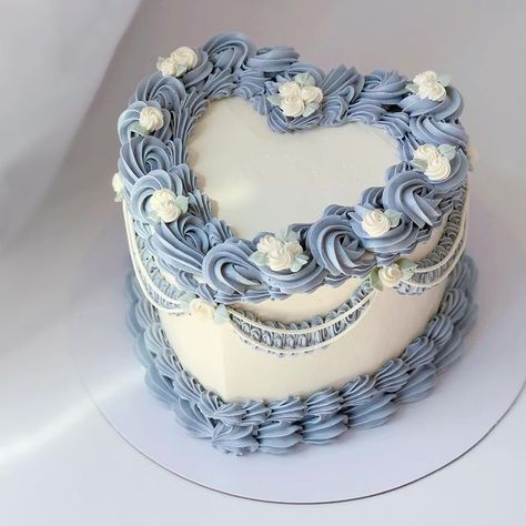 April’s Baker on Instagram: "Dusky vintage blues in the sunlight." Heart Shaped Birthday Cake, Heart Birthday Cake, Bolo Vintage, Blue Birthday Cakes, Vintage Birthday Cakes, Sweet 16 Birthday Cake, Vintage Cakes, 16 Birthday Cake, Sweet 16 Cakes