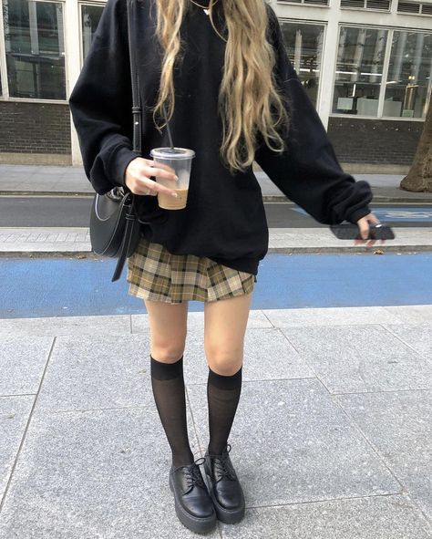 Mini Skirt In Winter, Skirt And Stockings Outfit, Style A Mini Skirt, Skirt And Stockings, Denim Mini Skirt Outfit, Looking To The Side, Big Sweater, Aesthetic Overalls Outfit, Stockings Outfit