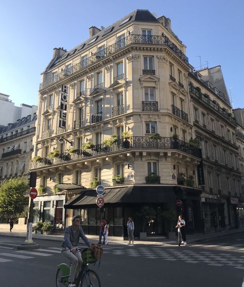 Parisian Apartment Exterior, Haussmann Architecture, Paris Buildings, French Buildings, Townhouse Exterior, Apartments Exterior, Parisian Architecture, Apartment Exterior, French Apartment