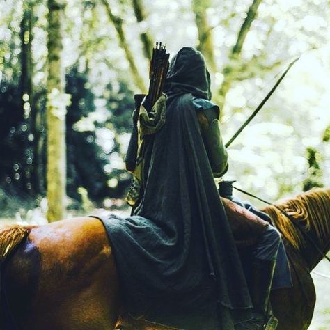 Medieval Ranger, Ranger Cloak, Rangers Apprentice, Medieval Aesthetic, Yennefer Of Vengerberg, Fantasy Aesthetic, High Fantasy, Throne Of Glass, Story Inspiration