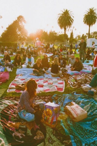 Best places to people watch in San Francisco, by The Culture Trip Electro Festival Outfit, Mundo Hippie, Hollywood Forever Cemetery, Mode Hippie, Estilo Hippie, Bohol, I'm With The Band, Festival Vibes, Festival Looks