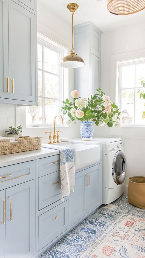 Aqua Laundry Room Ideas, Preppy Laundry Room, Laundry Room Blue Cabinets, Light Blue Laundry Room, Pink Laundry Room, Coastal Laundry Room, Blue Laundry Room, Elegant Laundry Room, Laundry Room Decor Ideas